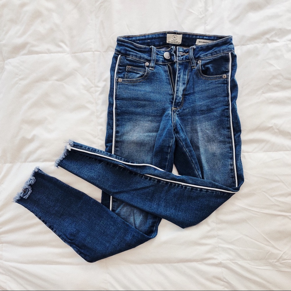 Cotton On Skinny Jeans with Side Stripe // US02